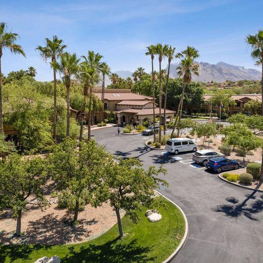 THE COUNTRY CLUB OF LA CHOLLA